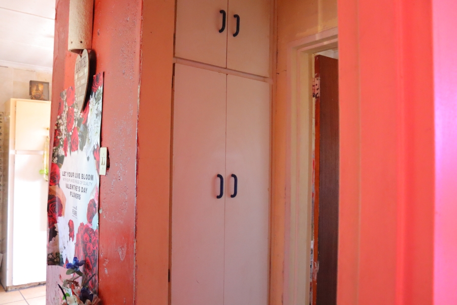 2 Bedroom Property for Sale in Louwville Western Cape